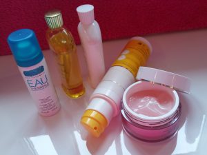  Kleine Helfer zum Abtasten der Brust: Dekolletépflege 