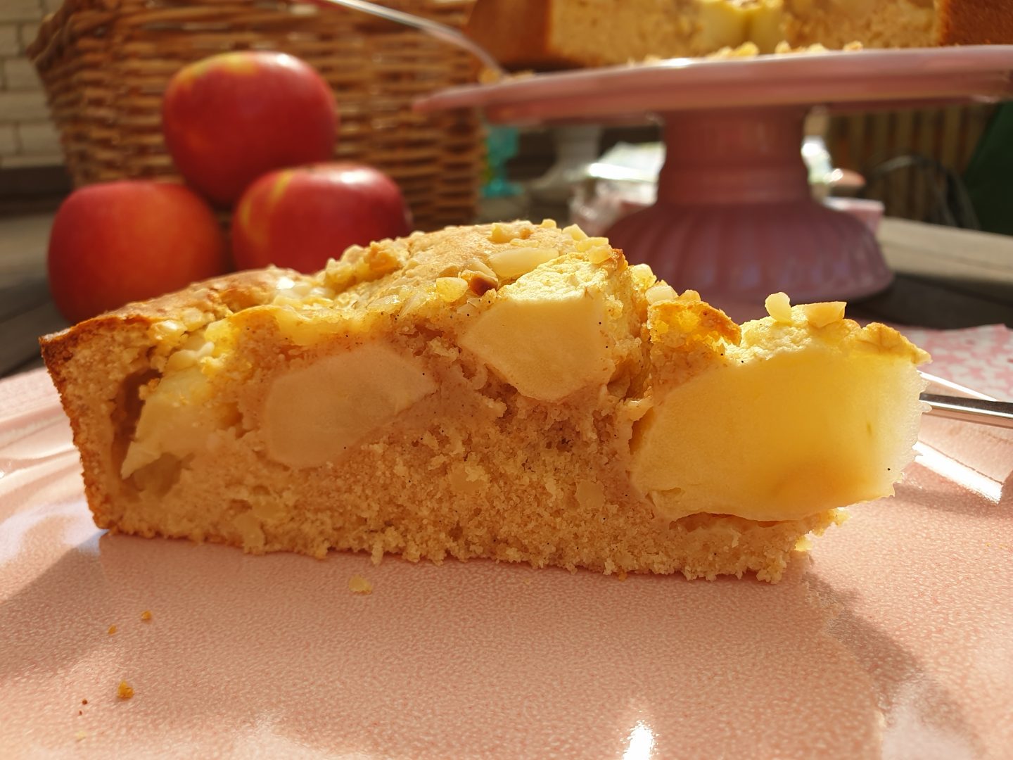 Mein Rezept für einen saftigen und süßen Apfelkuchen ohne Zucker findest Du hier. auf meinem Blog unter dem Suchbegriff APFEL. 
