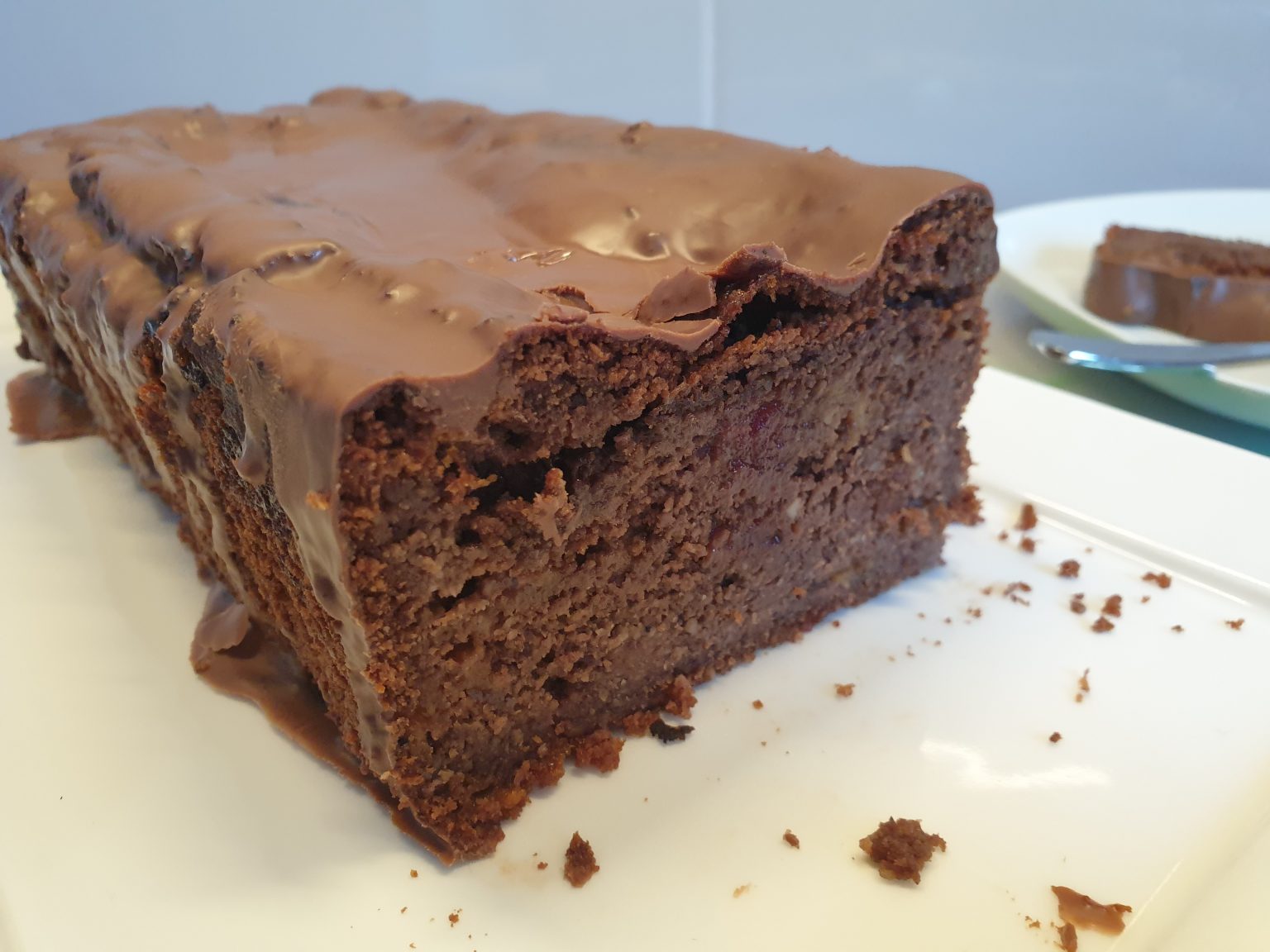 Saftiger Nusskuchen mit Kirschen &amp; Schokolade – ohne Zucker - Herzwiese